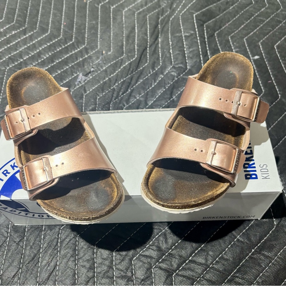 Birkenstock kids Sandals w/Adjustable Straps and Contoured Footbed (Rose Gold)